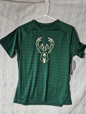 Womens Holloway Milwalkee Bucks NBA Tee Size Large